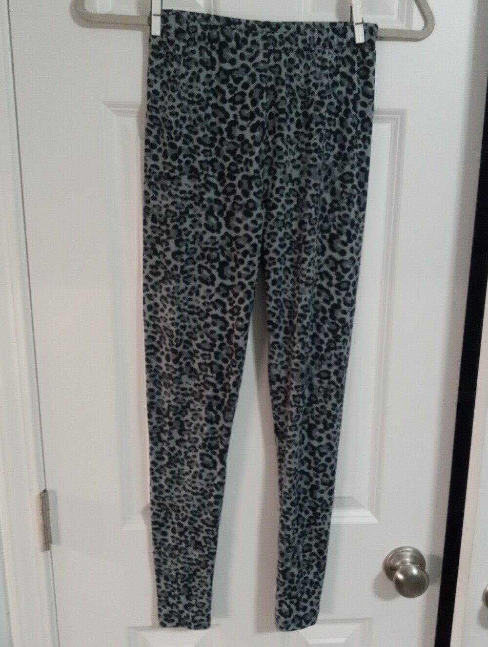 Zenana Outfitters Gray Leopard Print Leggings